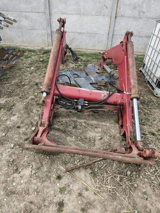 Încărcător frontal tractor