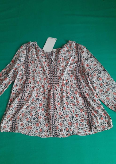 Bershka,Прекрасна блузка нова с етикет S размер