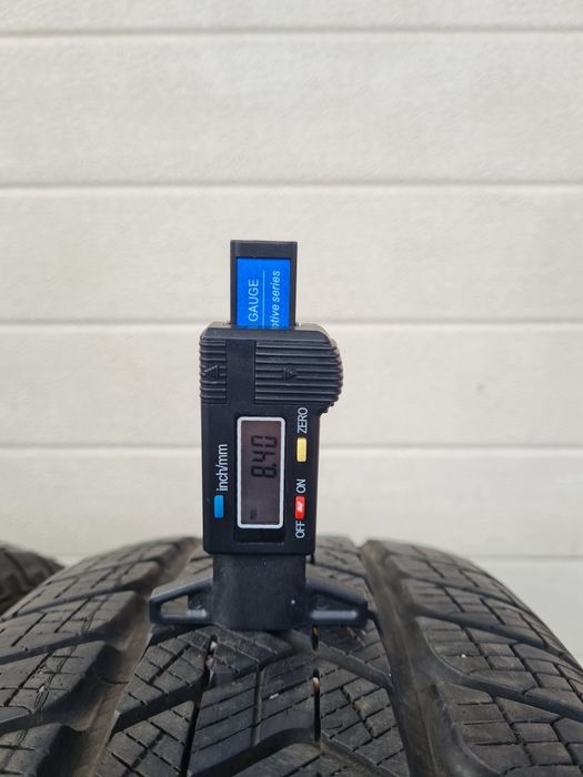 Зимни гуми 4 броя PIRELLIScorpion 215 65 R17 дот 1818