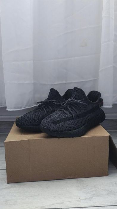 Yeezy 350 reflectorizanți