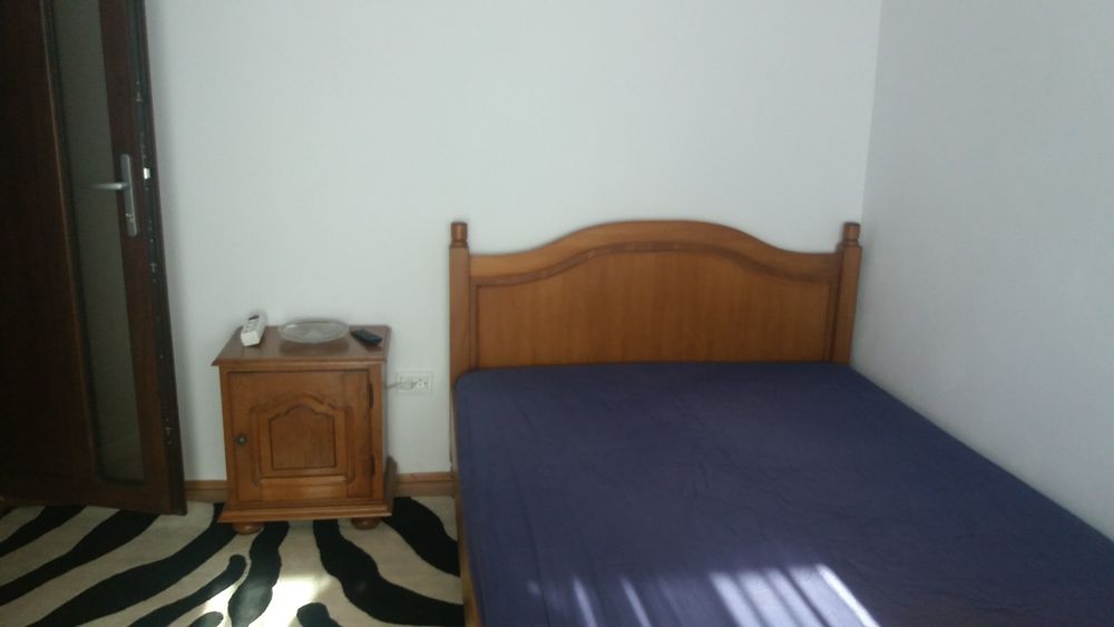 Proprietar  Închiriez apartament cu 4 camere ultra central 450€€