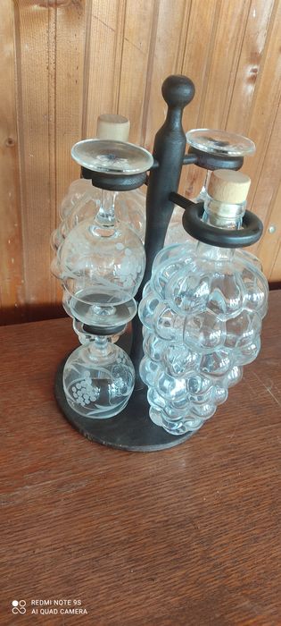 дърворезба козирог, винопроизводител,поставка за вино