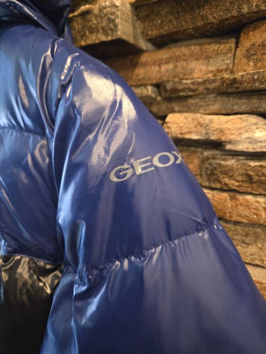Детско яке GEOX / 13 - 14 г. Перфектно състояние с лек дефект