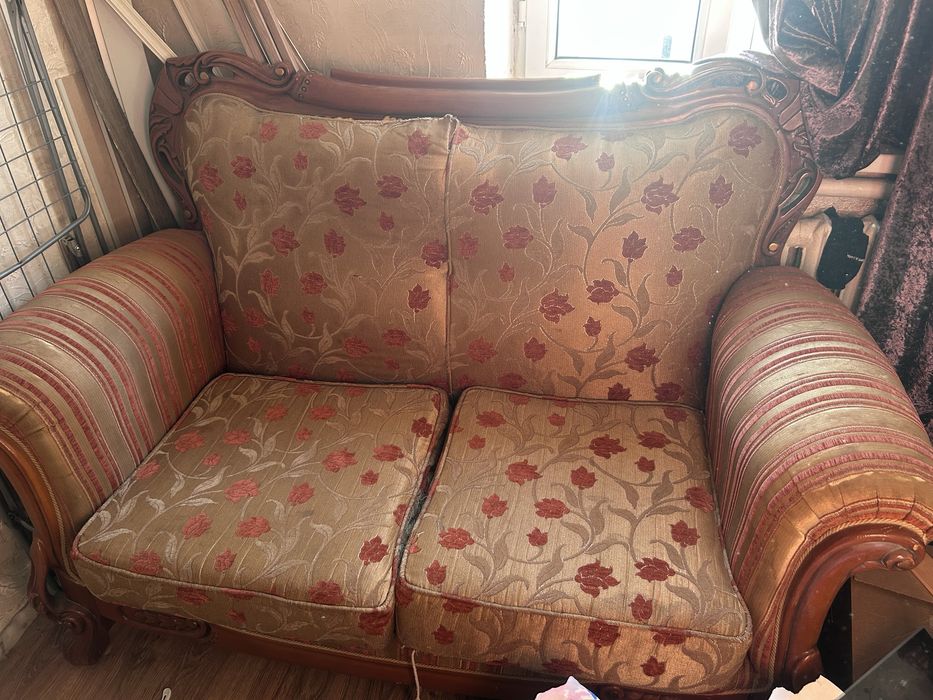 Продам диван и два кресла
