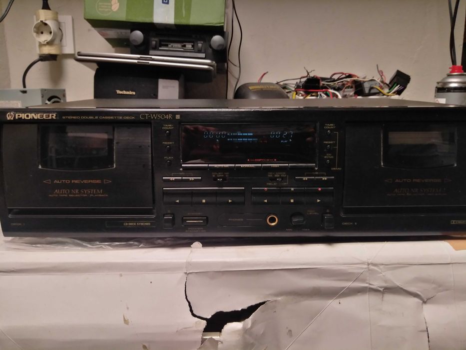 Pioneer CT-W 503R
Двукасетъчен реверсен дек