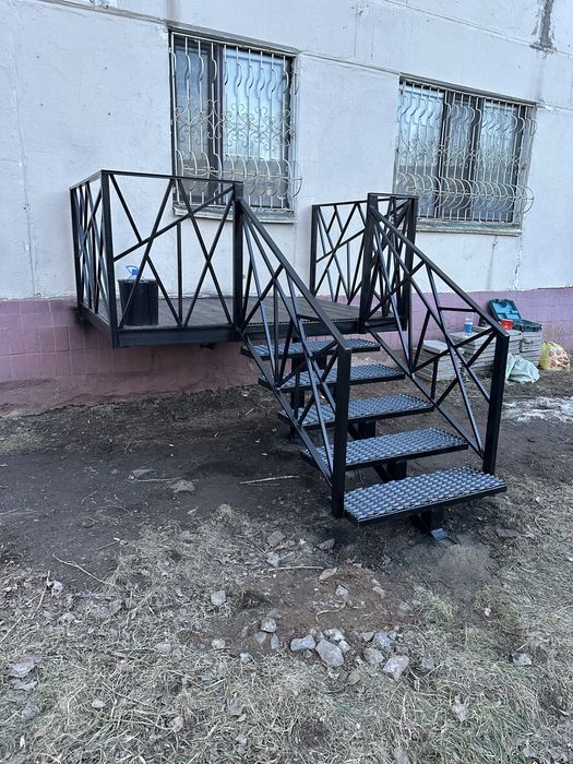 Антресольный этаж,сварщик