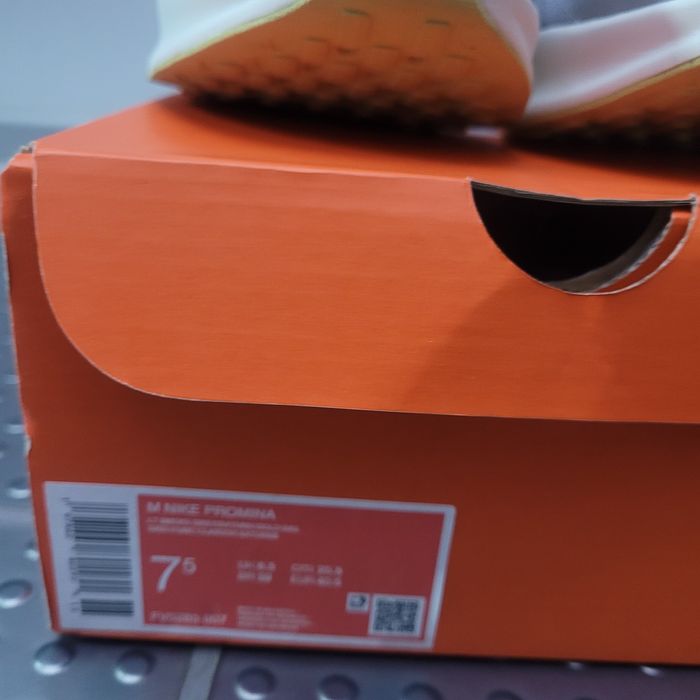 Маратонки    Nike