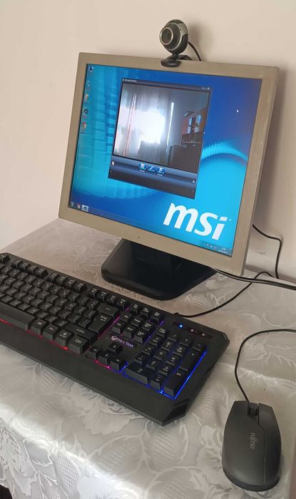 Unitate PC funcțională + Monitor LCD, Webcam, Tastatură, Mouse