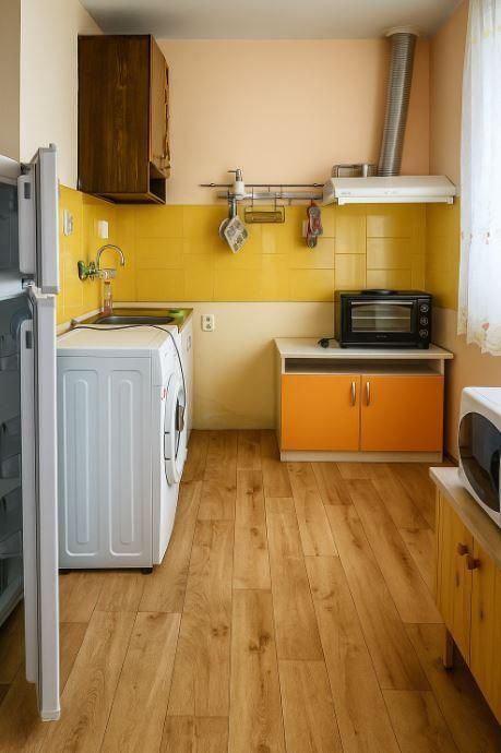 Дава се под наем Двустаен апартамент в Варна, Цветен квартал - 80 кв.м за 425 € - Снимка #1