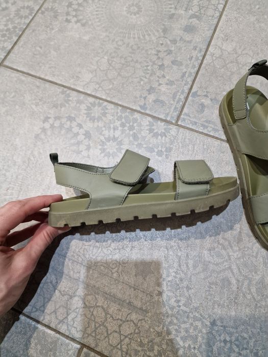 Детски сандали в отлично състояние