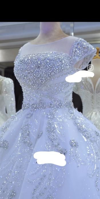 Kelin ko'ylakla tez va arzon sotiladi