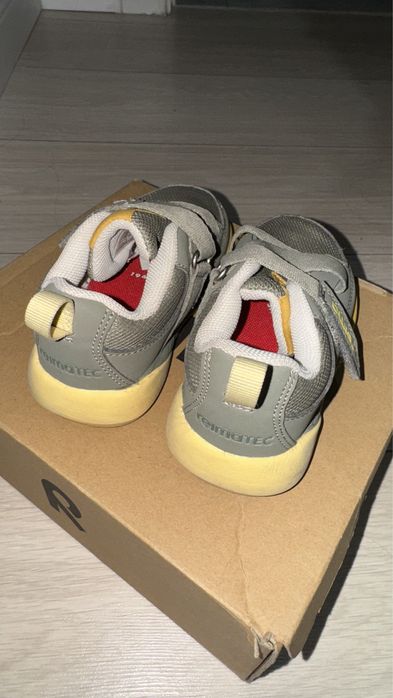 Детские водоотталкивающие кроссовки