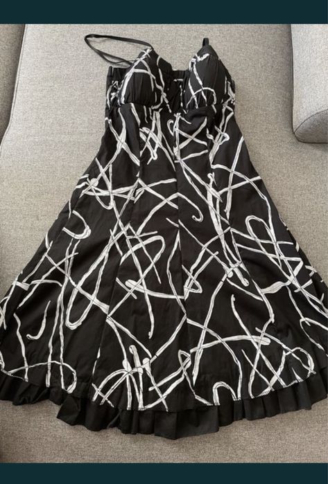 Рокля в цвят горчица и още една