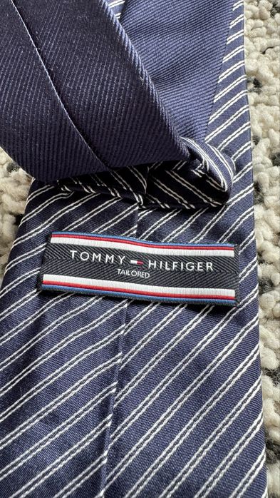 Нова копринена вратовръзка Tommy Hilfiger