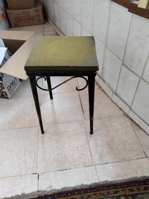 Табуретки 2 шт  б/у