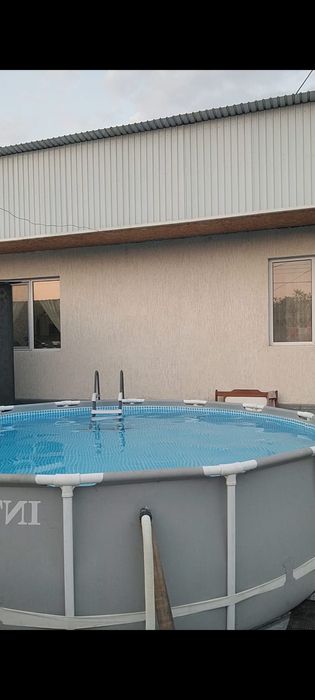 Продается бассейн массой 17 тонн, цена договорная