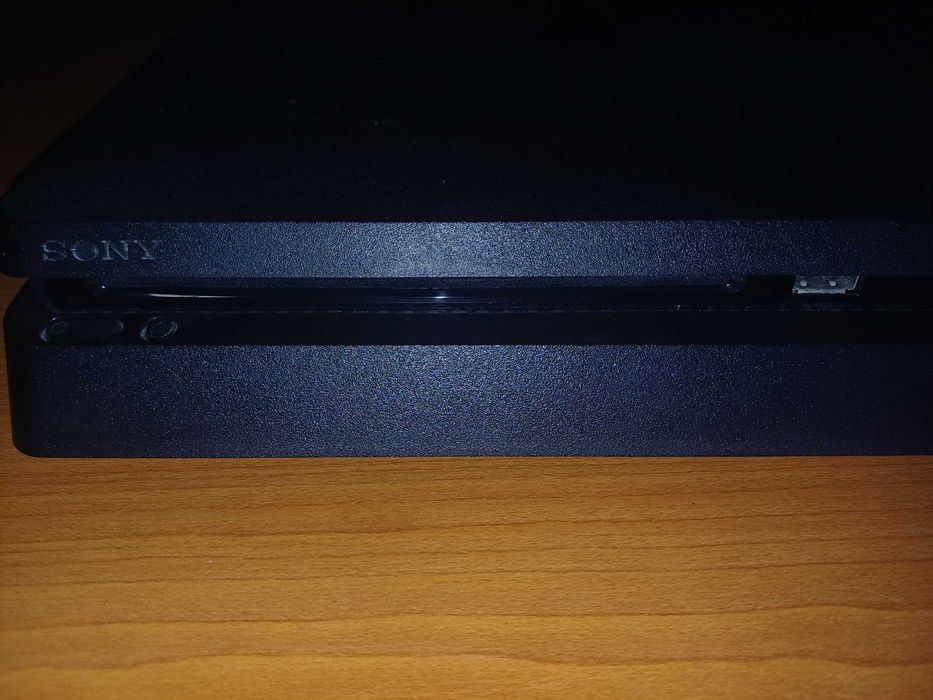 Playstation 4 Slim 1TB + 2 игри