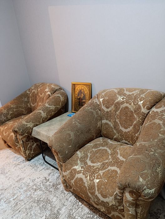 Продается диван и 2 кресла