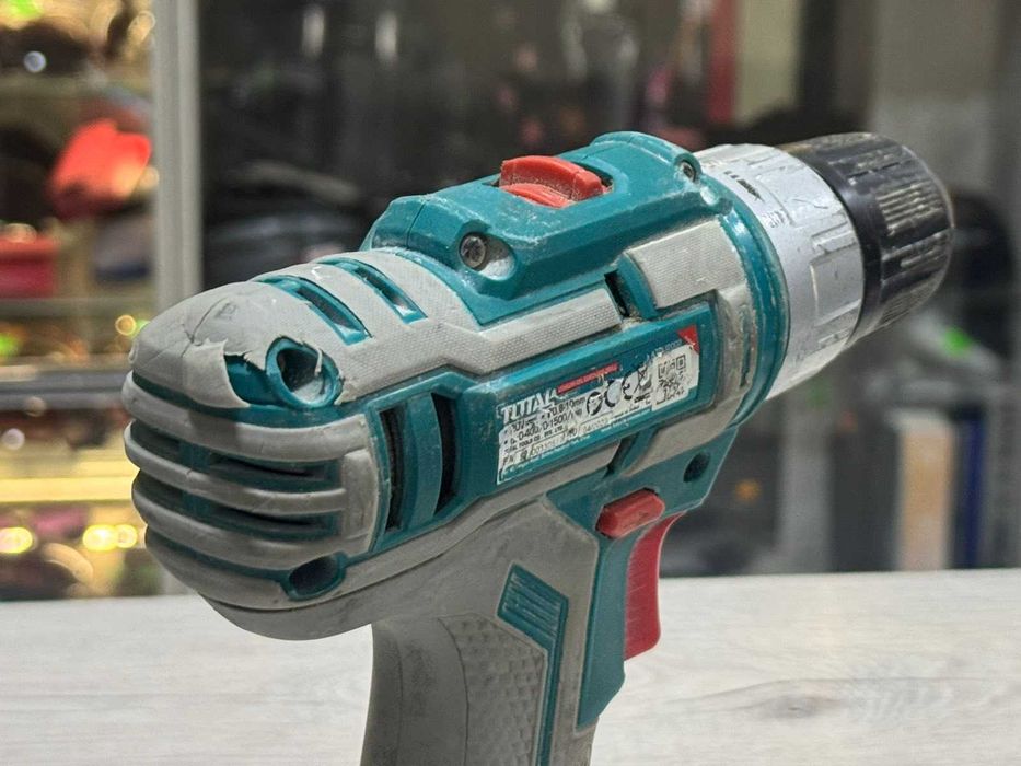 Акумулаторен винтоверт Total TDLI2002, две батерии и зарядно