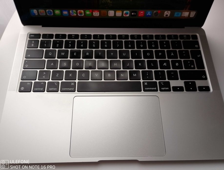 Apple MacBook Air 2020 13" M1 8gb ram 256gb SSD