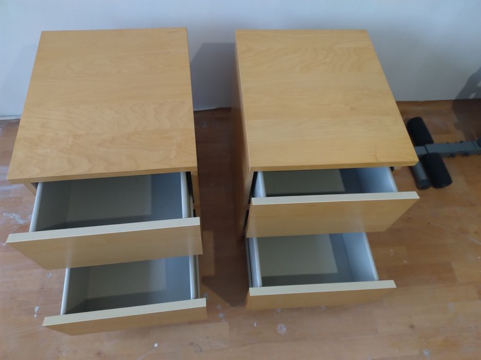 Две нощни шкафчета