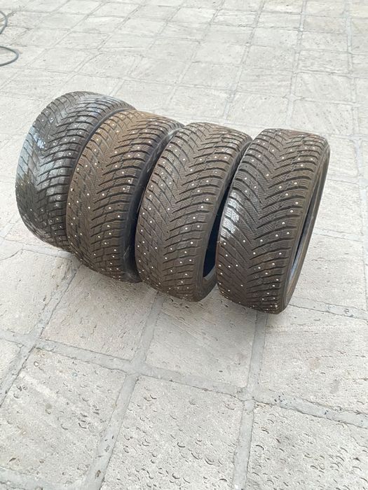 Продам шины 235/45/18