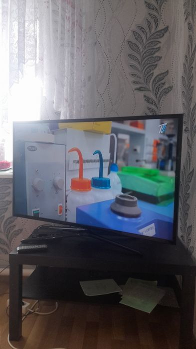 Продаю телевизор на запчасти