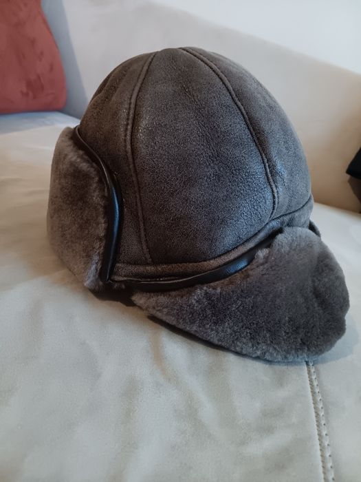 Кожена зимна шапка ушанка. шапка плетена