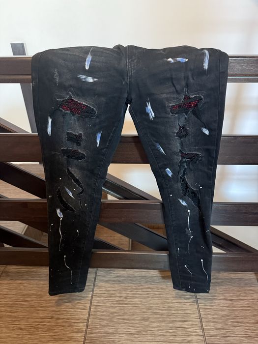 Blugi negri cu pietre