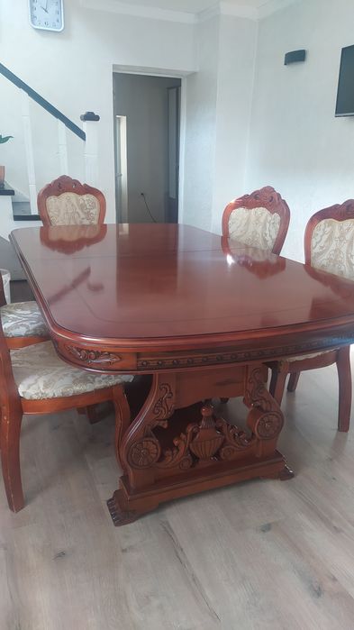 Стол со стульями