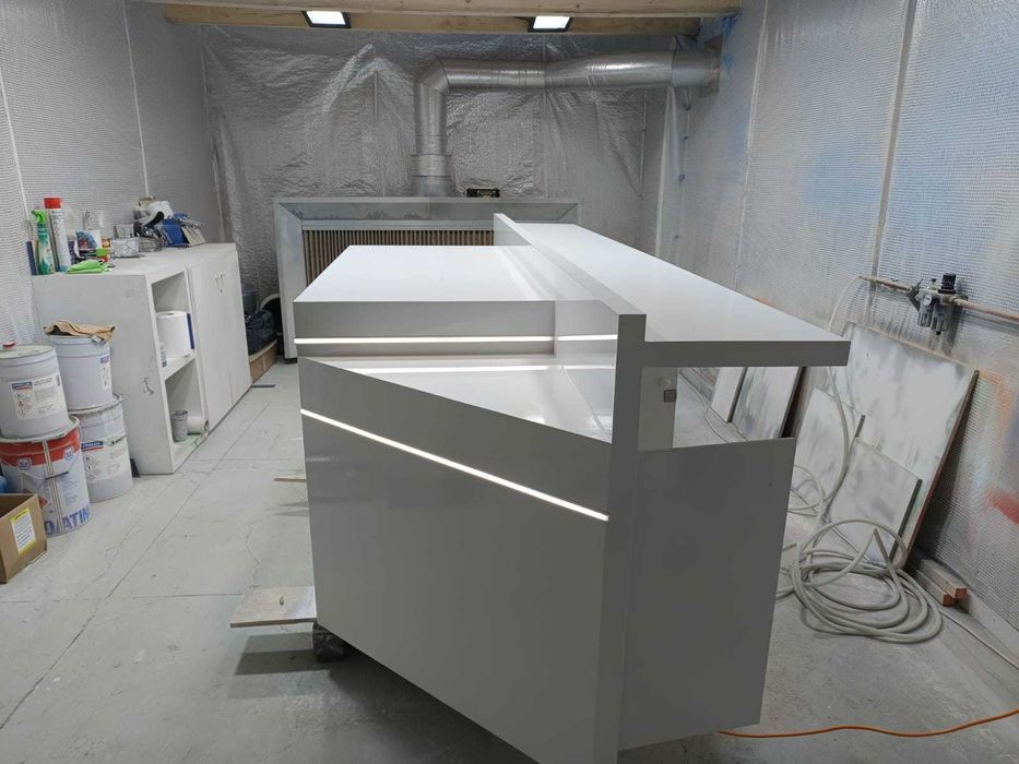 Tejghea/birou recepție modern, alb lucios, LED integrat