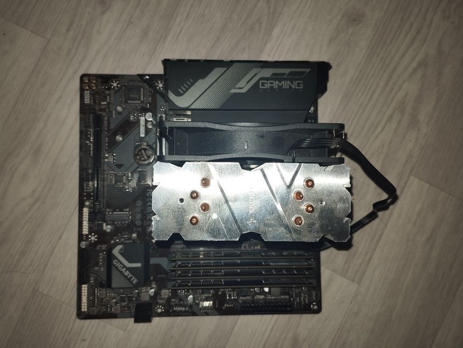 I3 12100f/b760 gigabyte gaming x/ 24gb