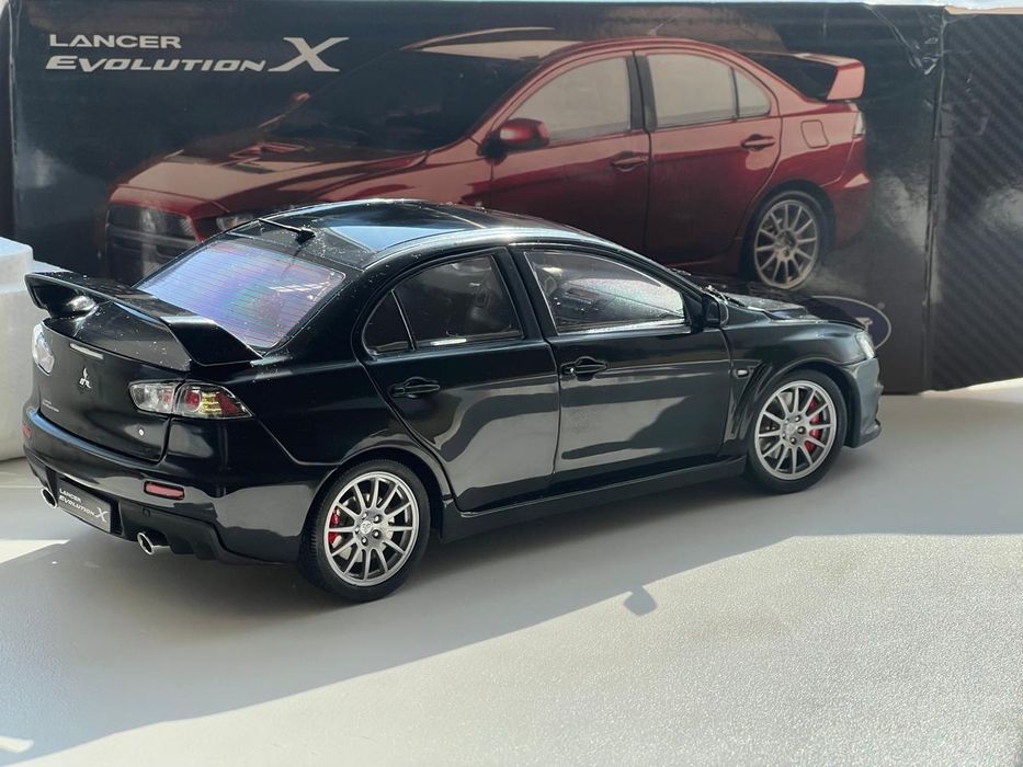 1:18 Mitsubishi Lancer Evolution X black.