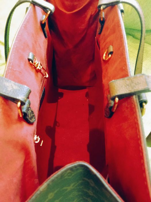 Голяма чанта Louis Vuitton - 120 евро.