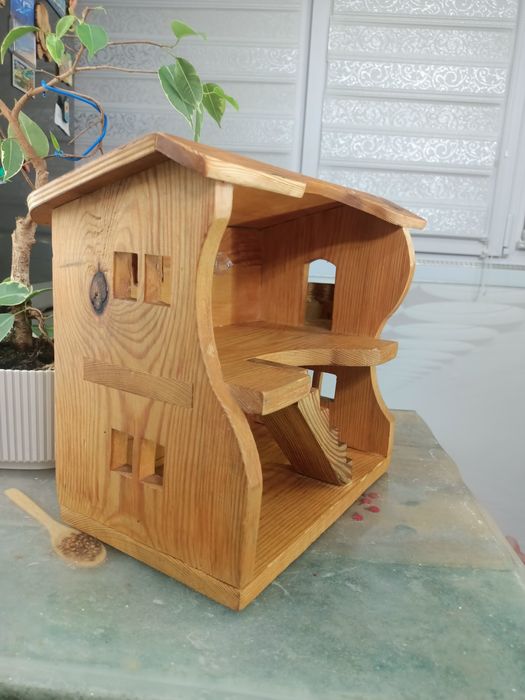 Домик из дерева, ручной работы