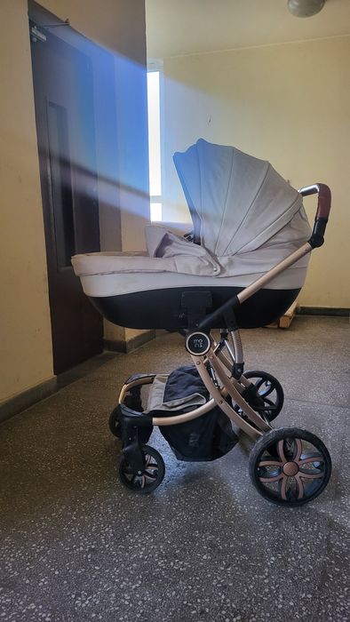 Висок клас детска количка за бебе с 2 коша и столче за кола