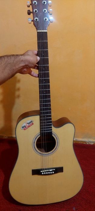 Gitara, yangi 1.5 mln. Srochno sotaman