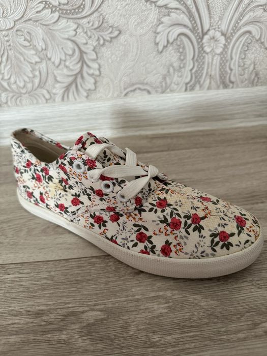 Оптом кроссовки 1000 тг