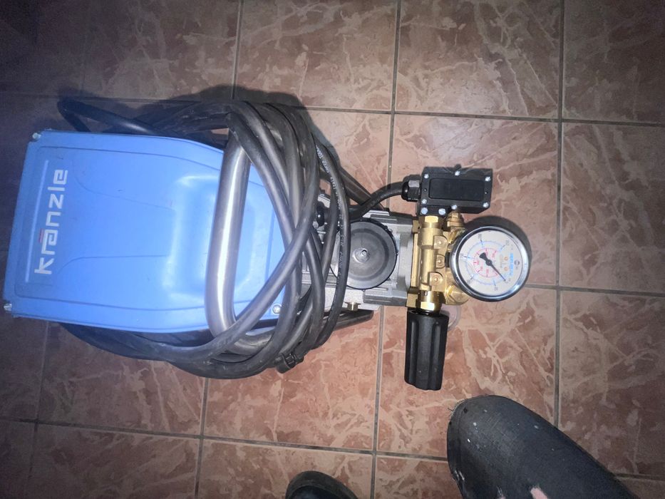 Почистваща техника за Соларни Панели