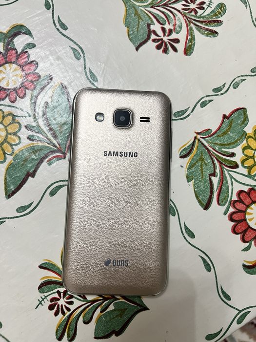 Продам телефон Самсунг J200 H