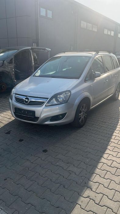Dezmembram Opel Zafira B 1.7 diesel din 2010