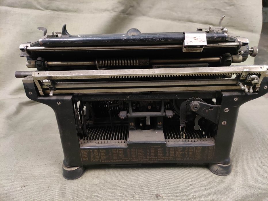 Продавам американска пишеща машина Underwood No. 5