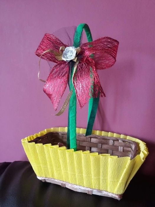 Ръчно изработени картички,покани и цветя.