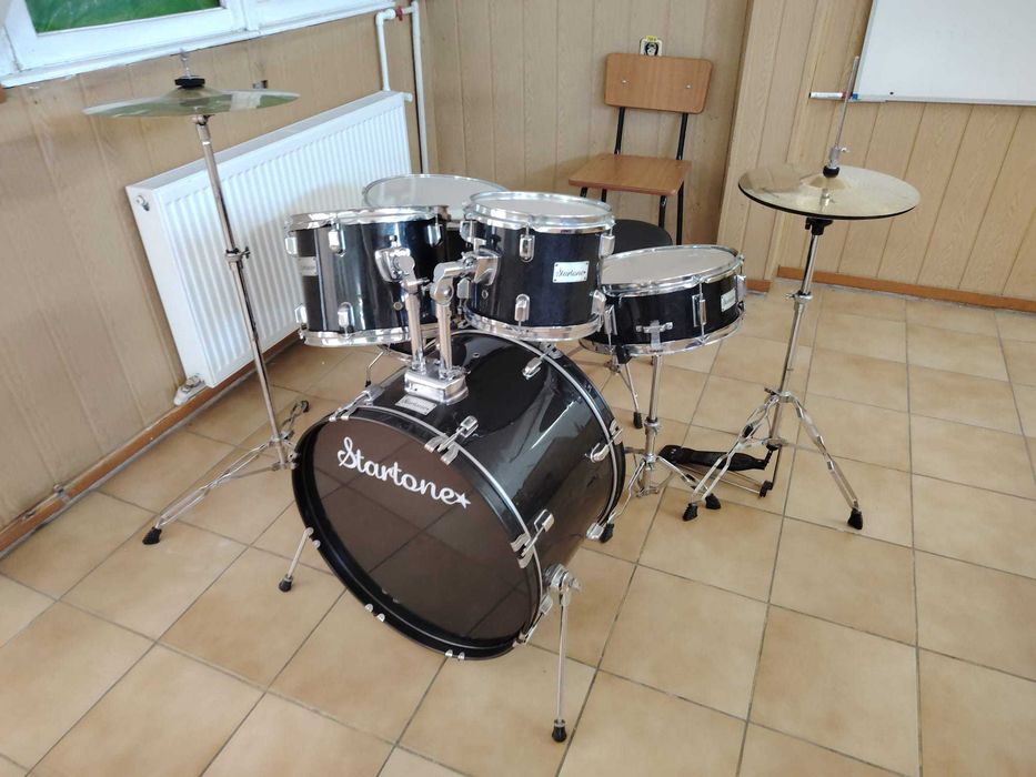 Set de tobe Startone, complet, în stare foarte bună.