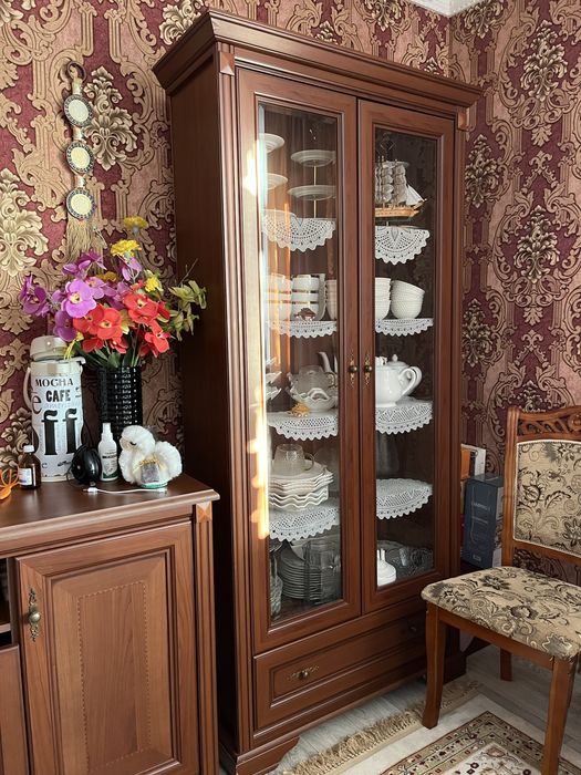 продам сервант для гостиной