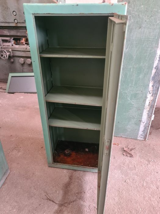 Метална каса  много добро състояние