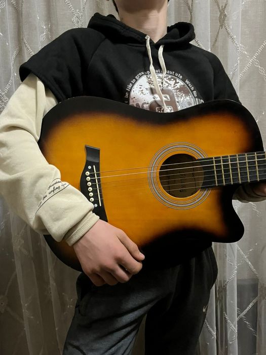 Акустическая гитара Ямаха