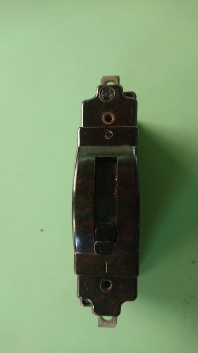 Продам автомат 240V, 0,83A.