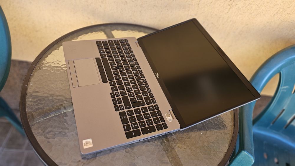 Okazie Dell i7 Gen10,Ram 16gb, ecran 16inch ips, taste led, baterie noua, Windows 11 licență, SSD nvme 480gb, impecabil estetic