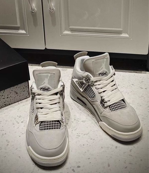 Air Jordan 4 Retro Frozen Moments Grey Silver Metallic